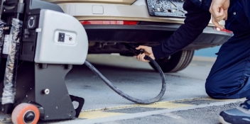 Abgaswartung und Abgastest an Benzin- und Dieselmotoren